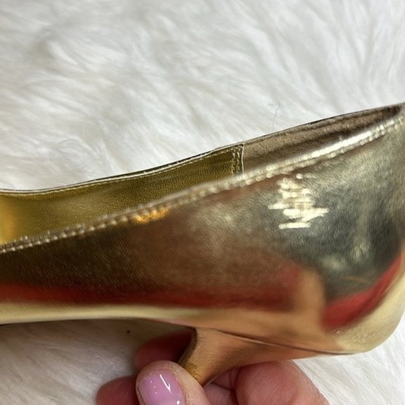Vintage Wild Diva Gold Pumps Size 8 - Picture 4 of 6